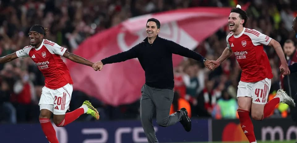 Arsenal players and manager celebrating victory together