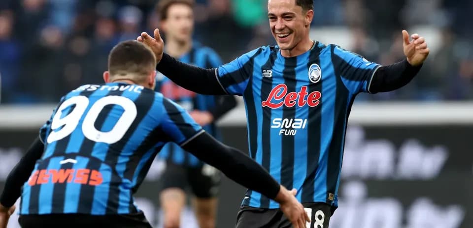Atalanta players celebrating a goal during match