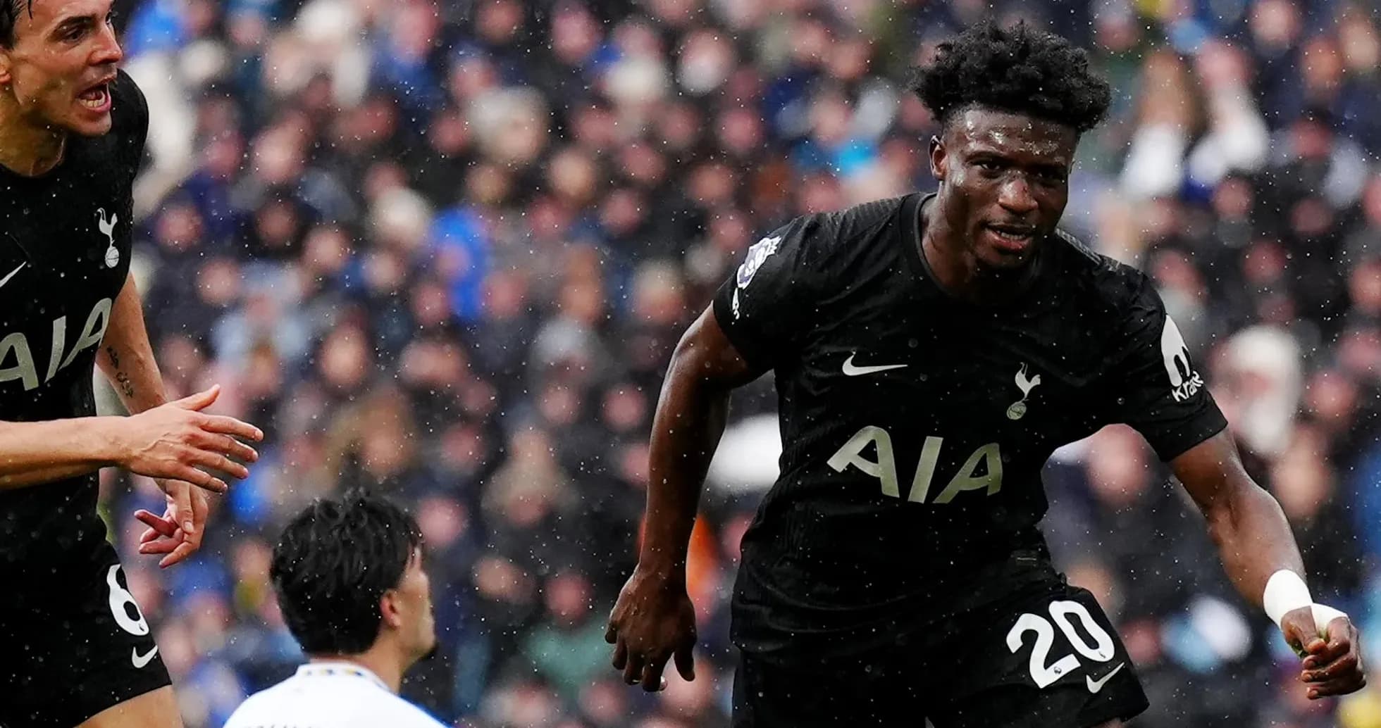 Tottenham player celebrating goal against Leeds