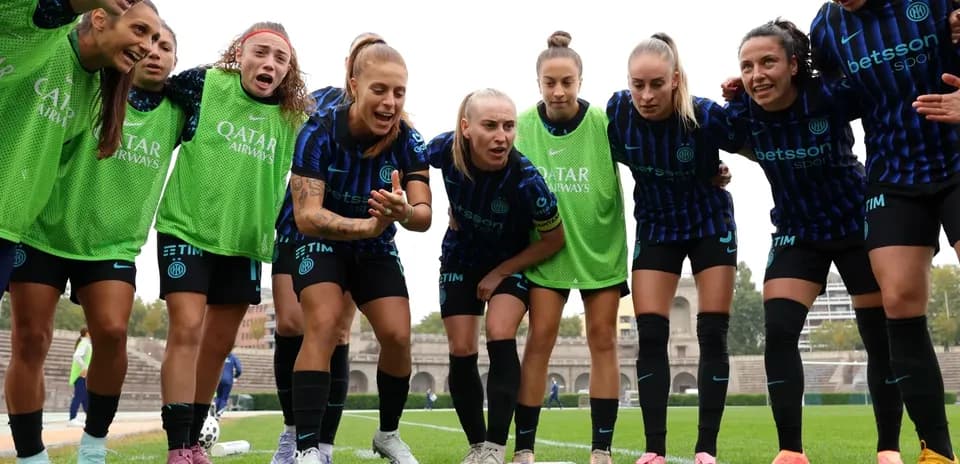 Inter Milano W players celebrating before the match
