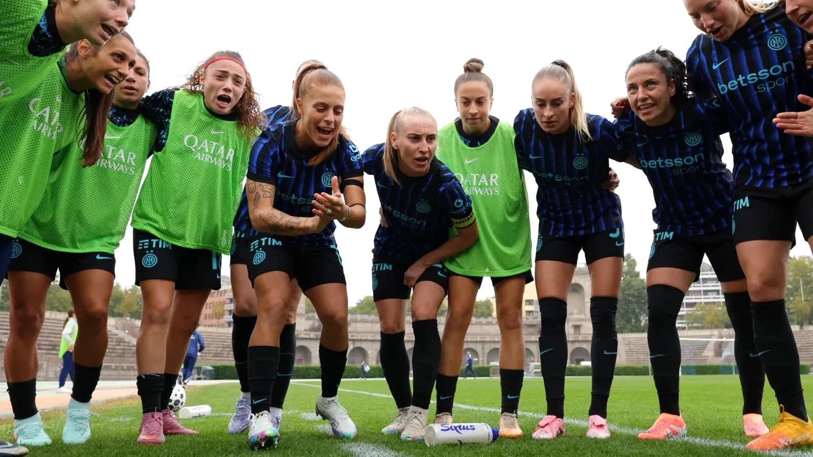 Inter Milano W players celebrating before the match