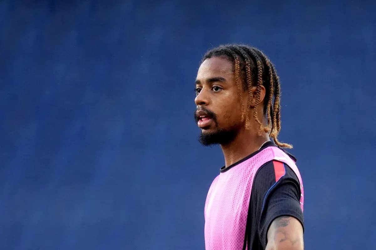 Player wearing pink training vest during practice session