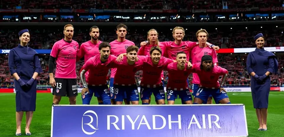 Atletico Madrid players posing with staff before match