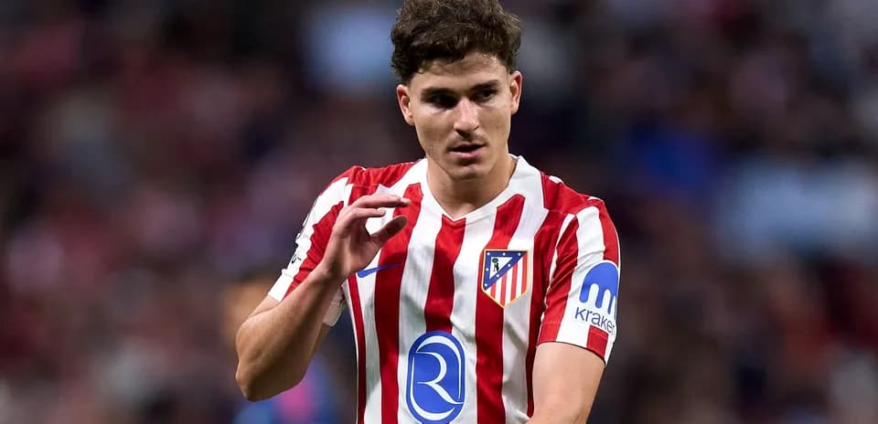 Player gesturing during Atlético Madrid match