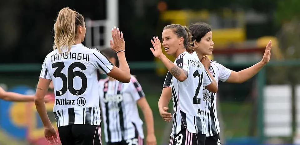 Juventus Women players celebrating during match