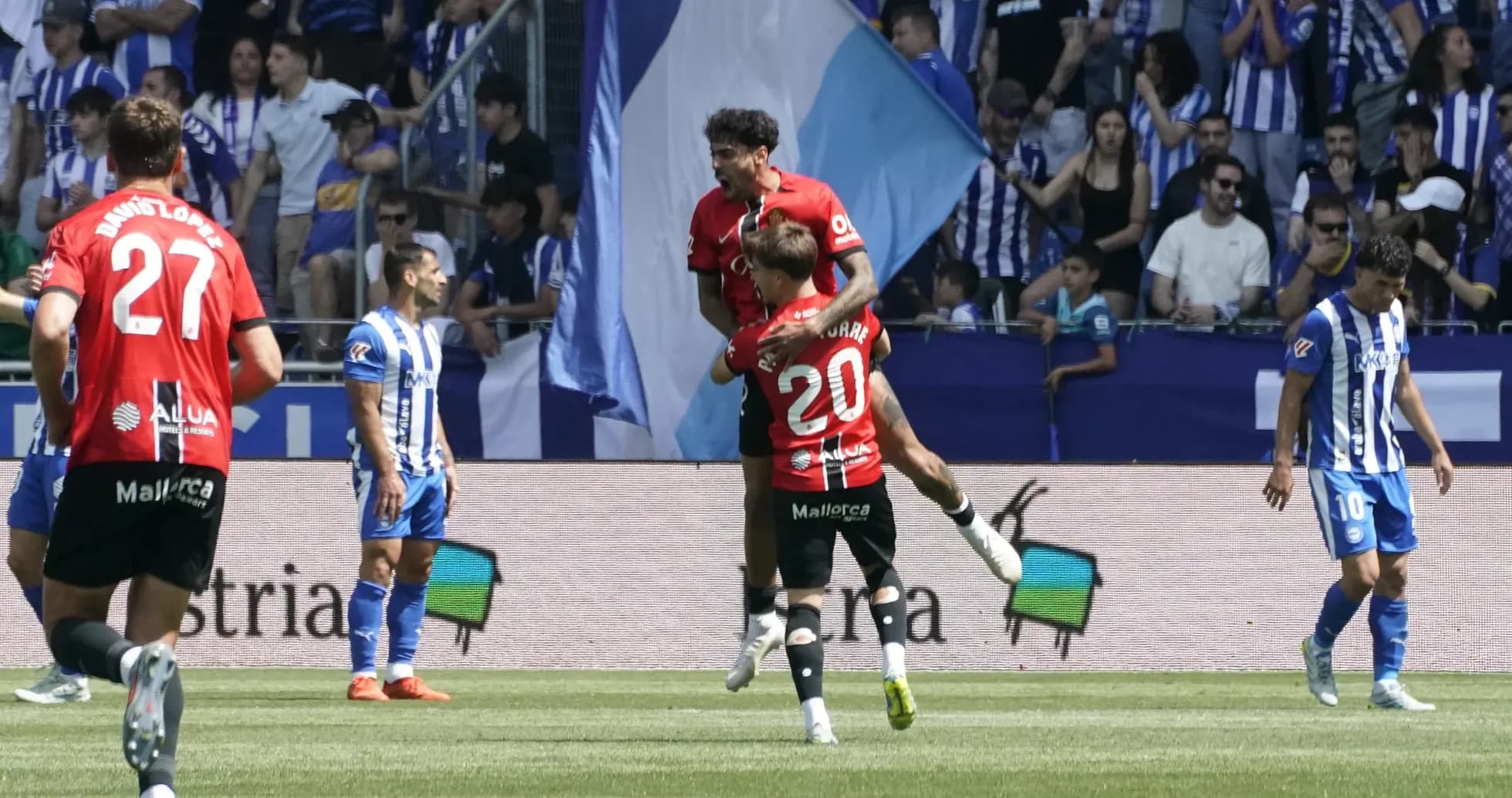 Players celebrating goal during Alaves vs Mallorca match