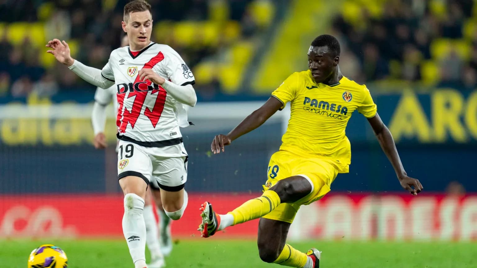 Rayo Vallecano player challenges Villarreal opponent