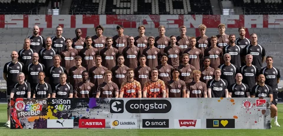 St. Pauli team photo with players and coaching staff