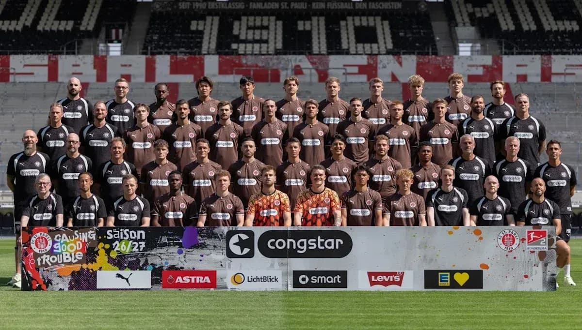 St. Pauli team photo with players and coaching staff
