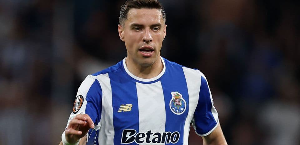 Player in FC Porto jersey during a match
