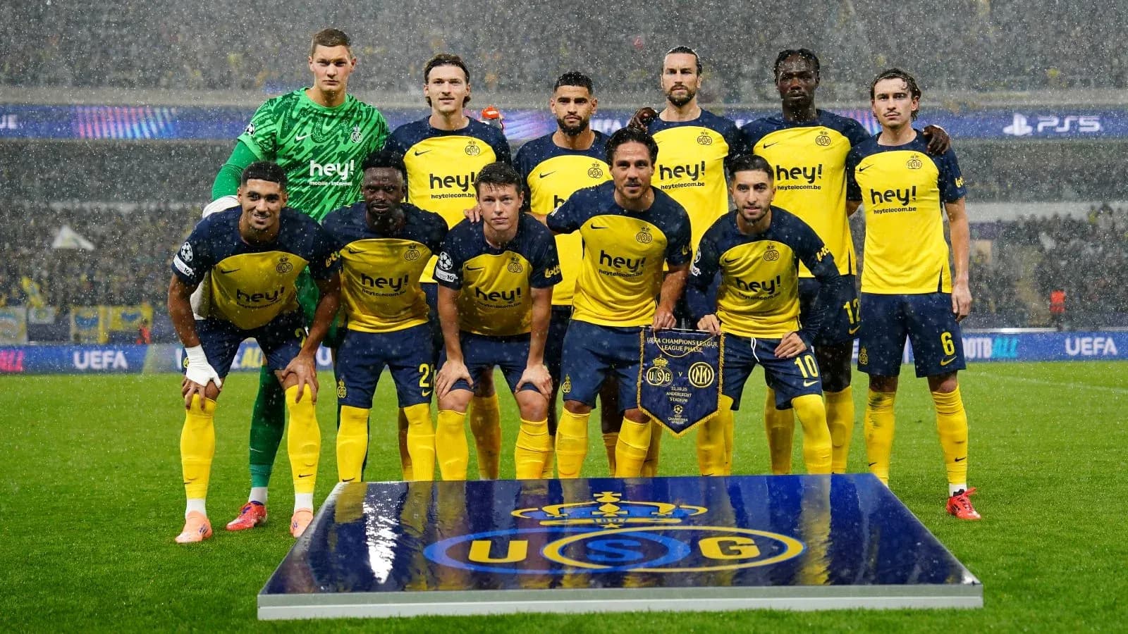 Union St. Gilloise team photo before match