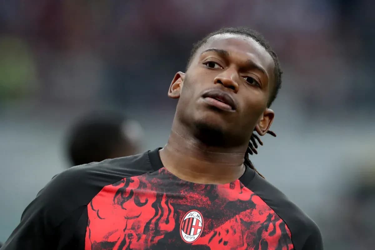 Player in AC Milan jersey during warm-up