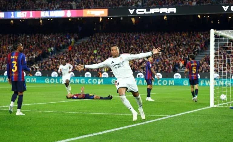 Real Madrid player celebrating goal against Barcelona