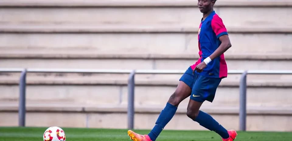 Player in FC Barcelona kit passing the ball