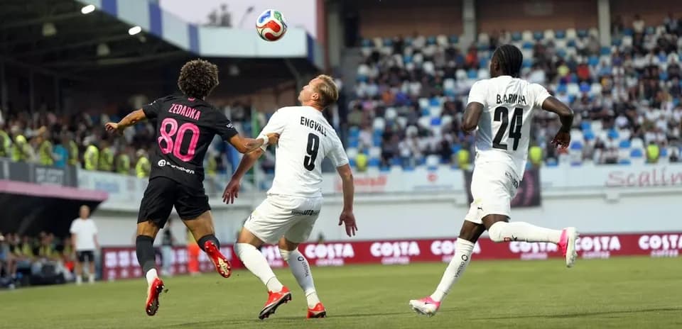 Zedadka and Engvall contesting for the ball