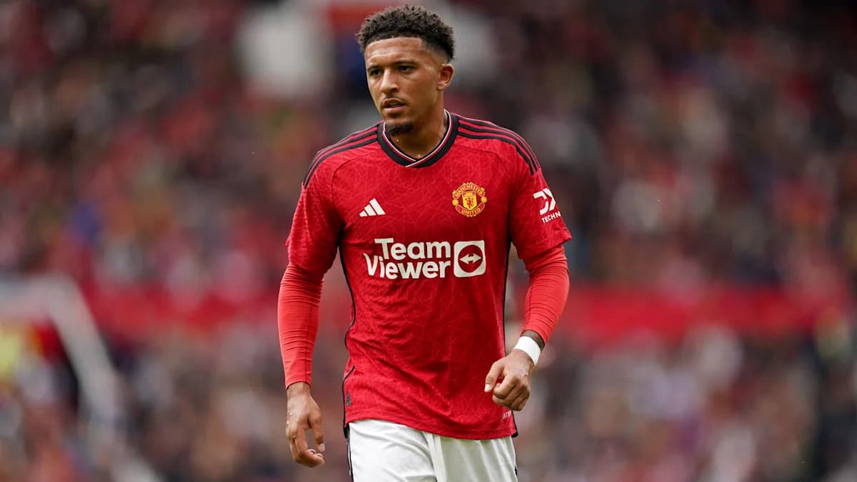 Player in Manchester United kit walking on pitch