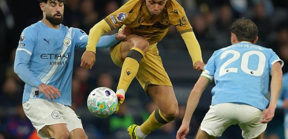 Player from Crystal Palace challenging for the ball