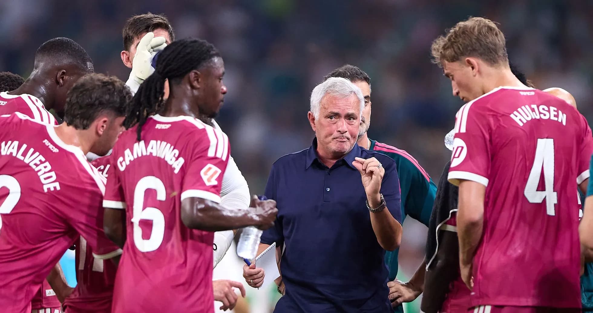 Jose Mourinho giving instructions to players during huddle