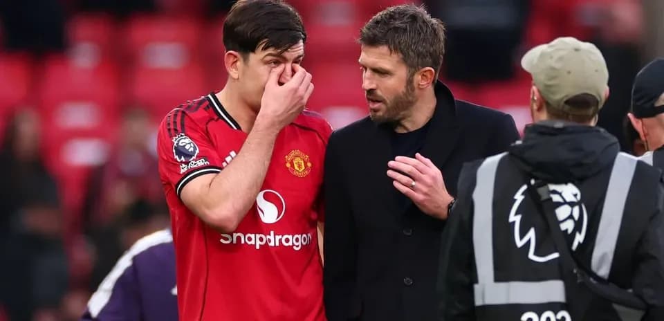 Manchester United players discussing after the match