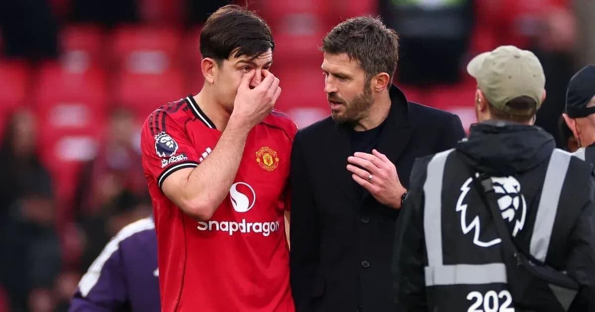 Manchester United players discussing after the match