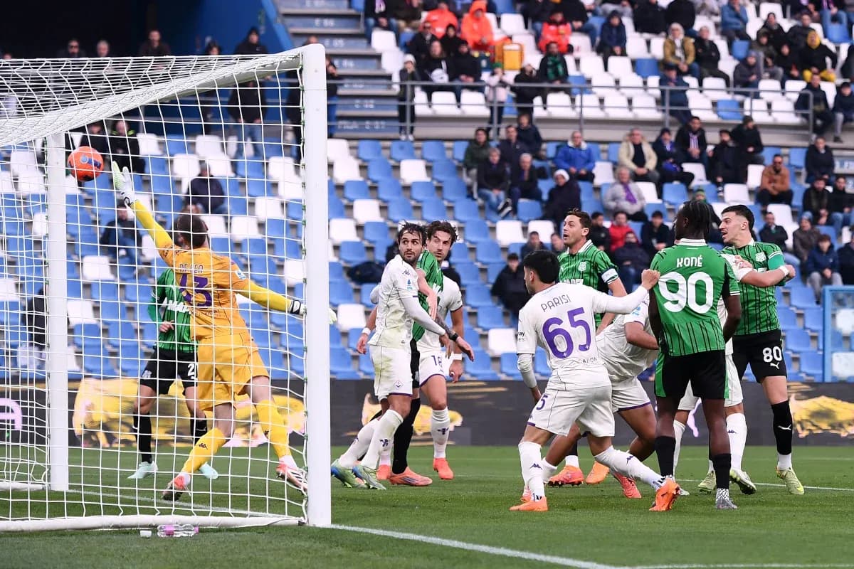 Fiorentina players contesting a corner kick