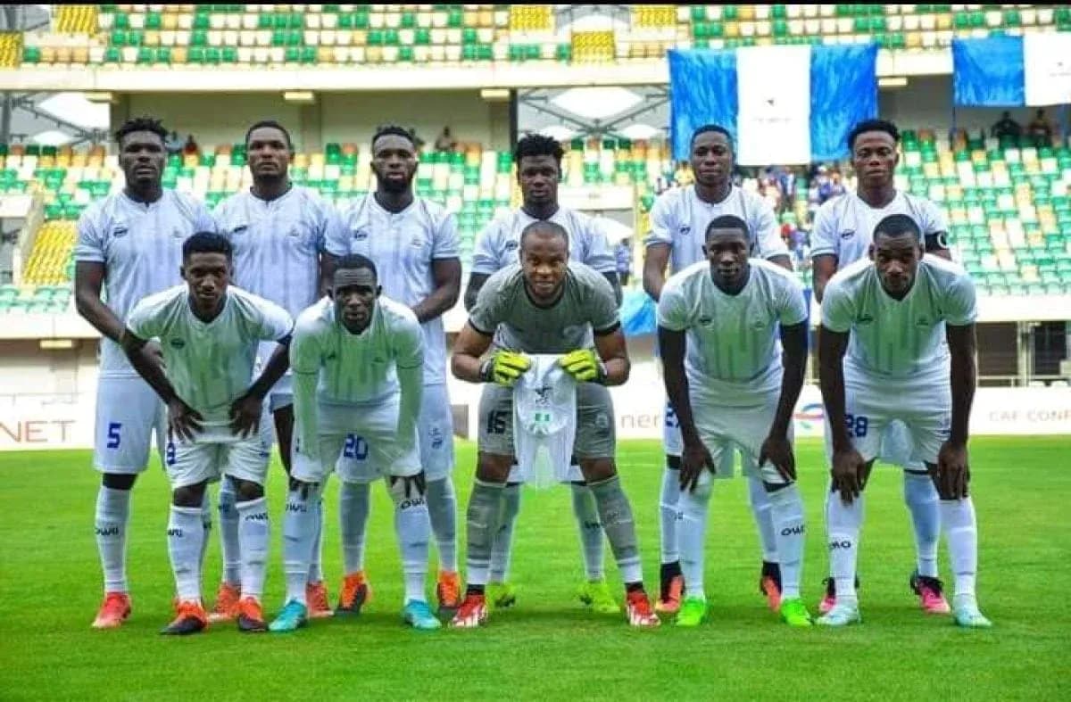 Rivers United team posing before the match