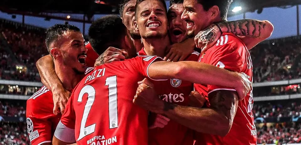 Benfica players celebrating a goal