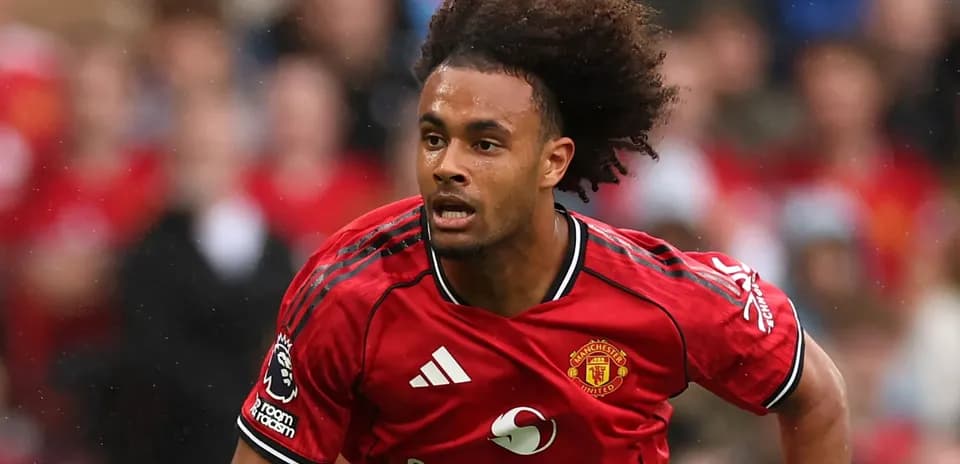 Player sprinting in Manchester United home kit