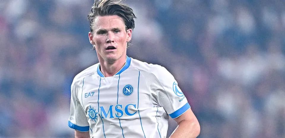 Player in Napoli kit during match action