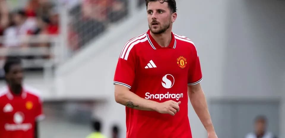 Player in red Manchester United jersey on field