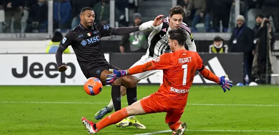 Player challenging goalkeeper during Juventus Napoli match