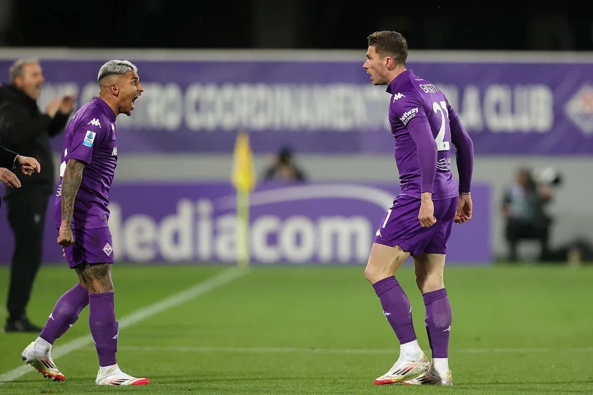 Fiorentina players celebrating a goal