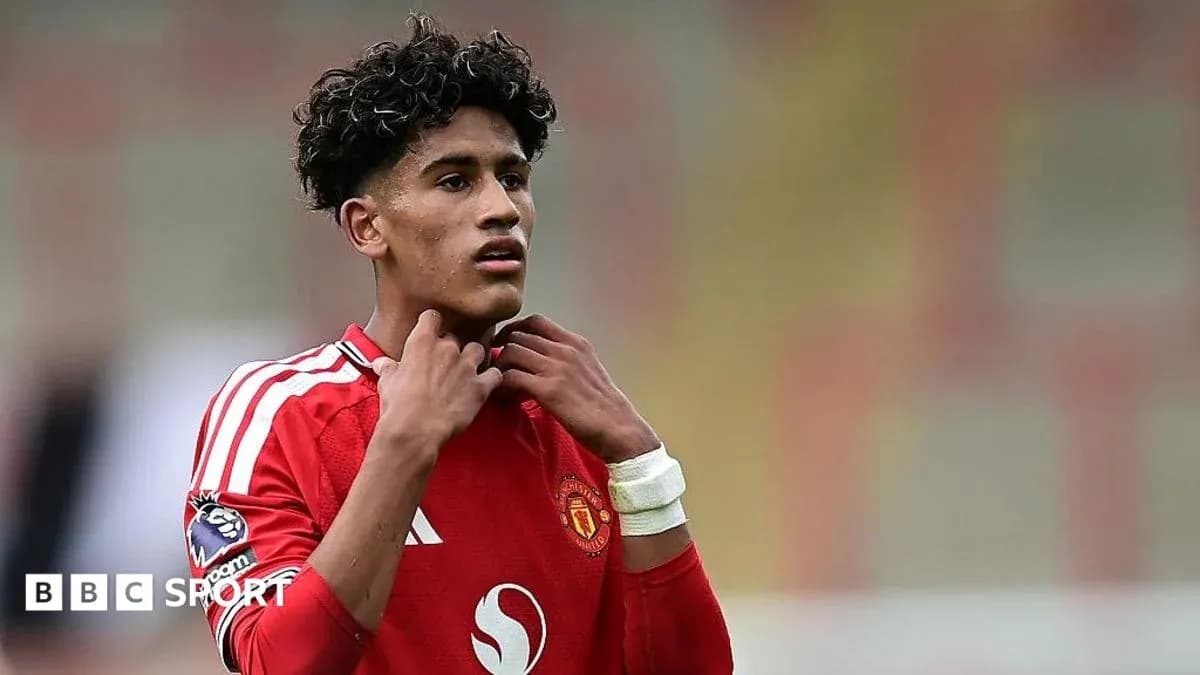 Player adjusting collar during match for Manchester United