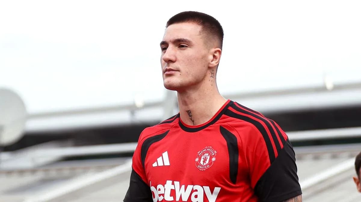 Player in Manchester United training kit on field