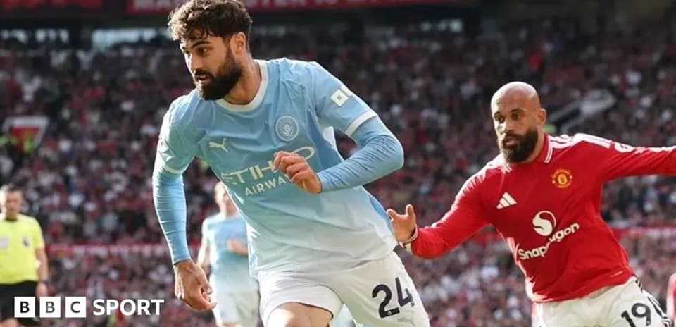 Manchester City player evading Manchester United opponent