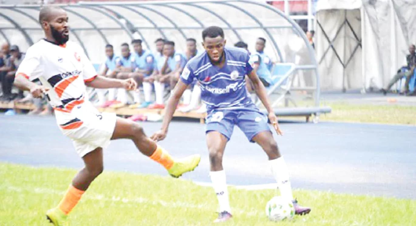 Players from Rivers United and Plateau United in action