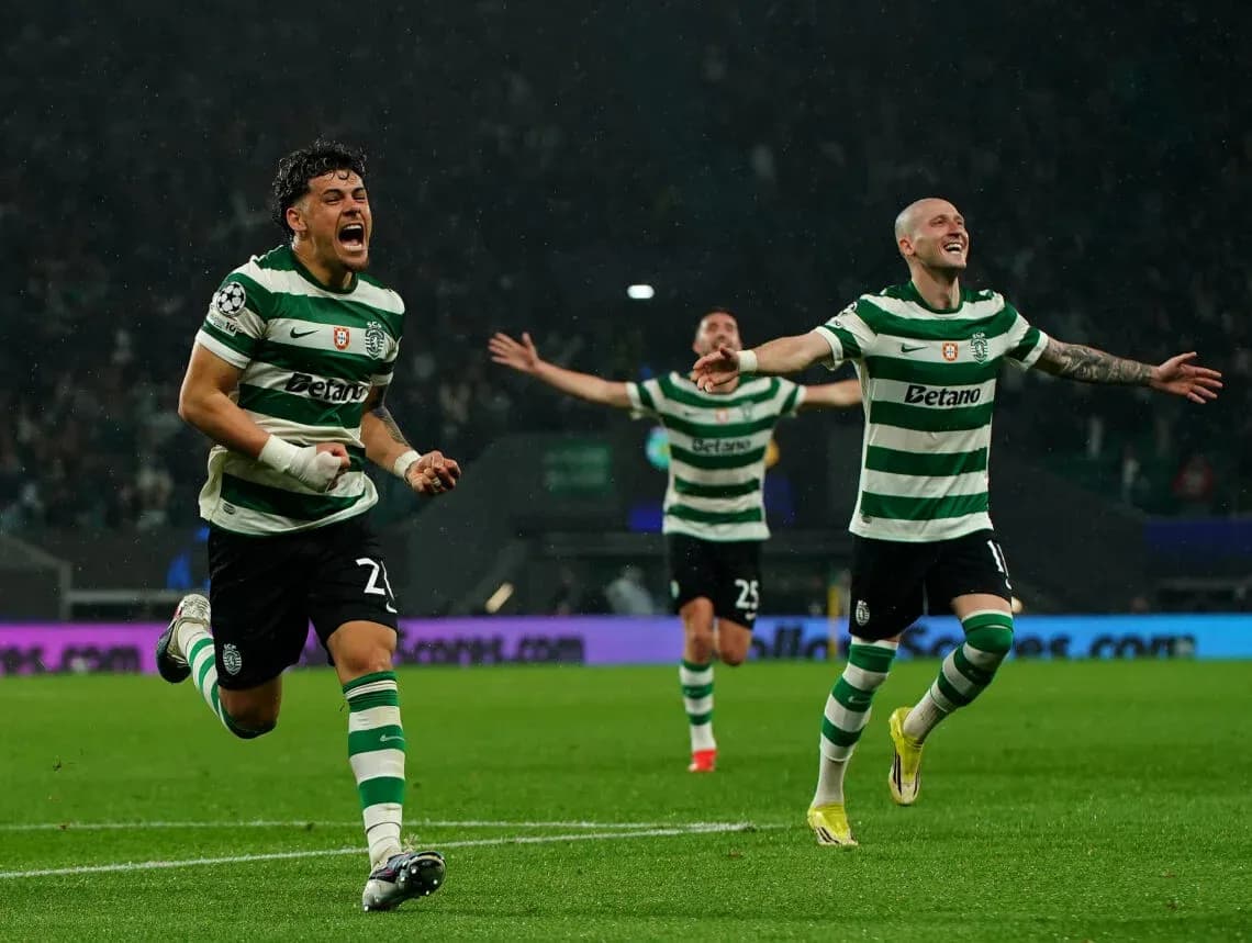 Sporting CP players celebrating a goal