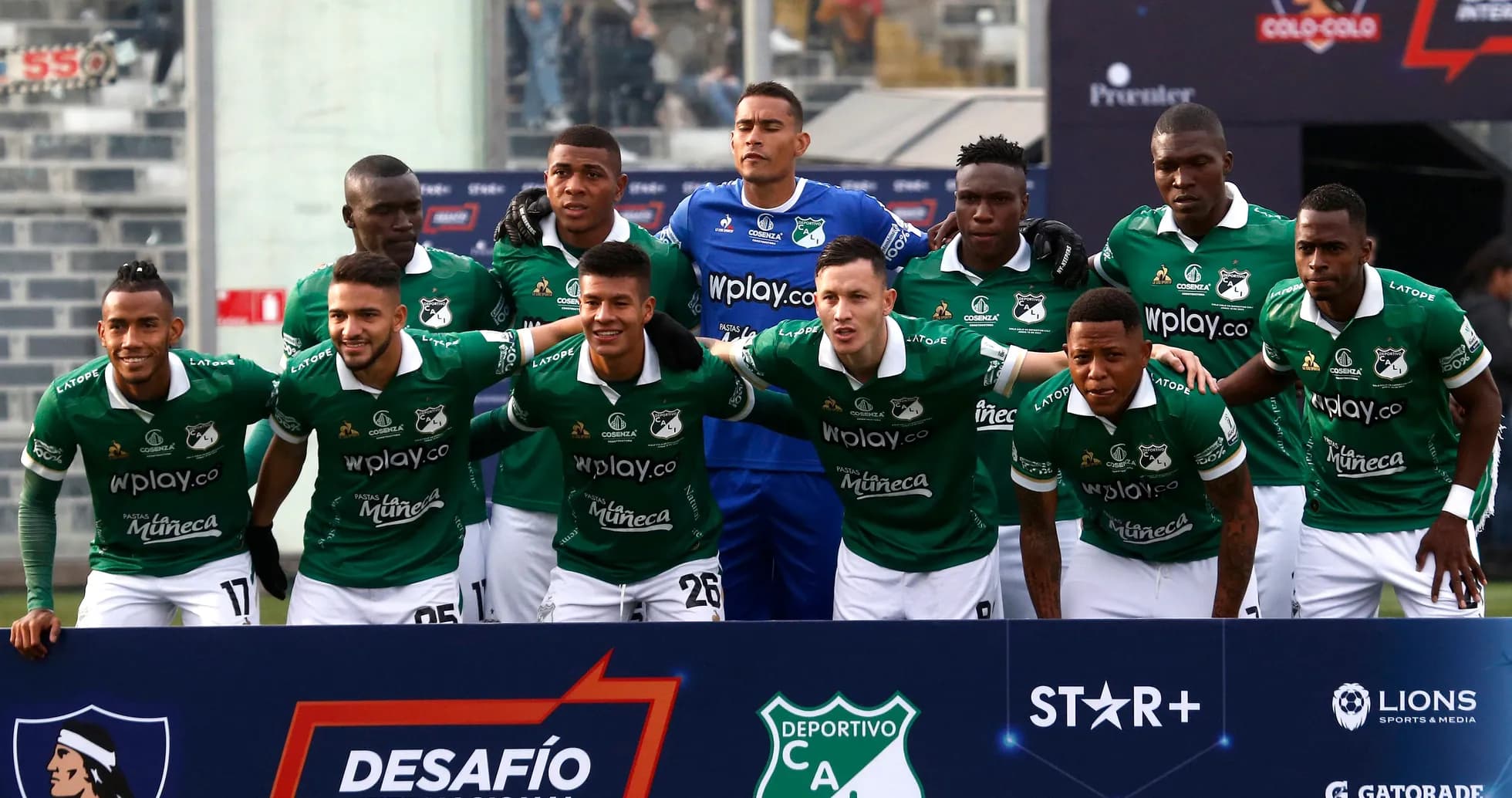 Deportivo Cali players posing for team photo