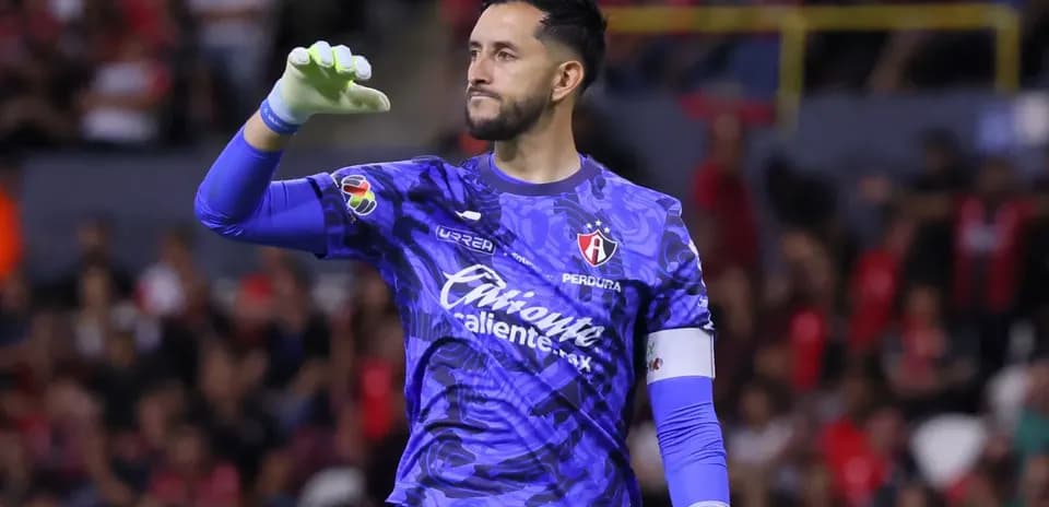 Goalkeeper celebrating during Liga MX match