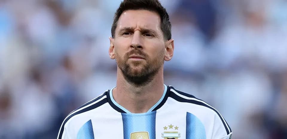 Player in Argentina jersey during match preparation