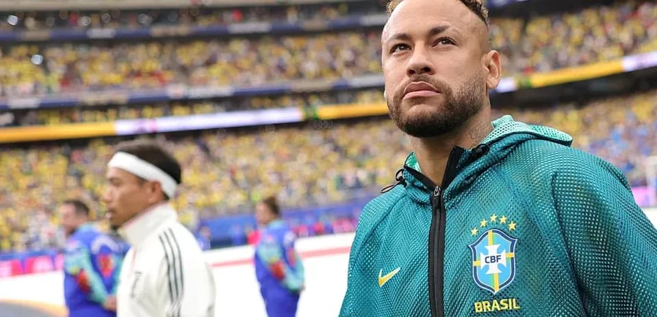 Neymar standing on the field before the match