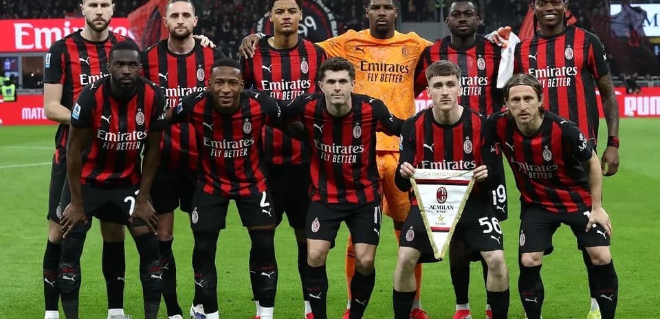 AC Milan team photo before match