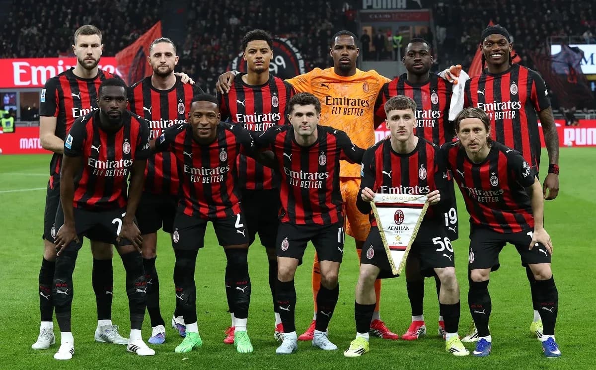 AC Milan team photo before match