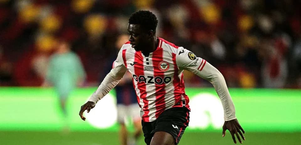 Brentford player running with the ball during match