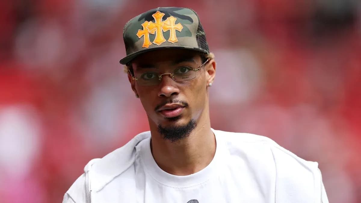 Person wearing a camo hat and glasses