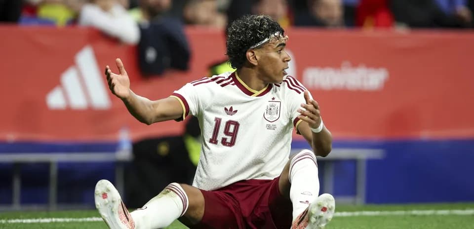 Player sitting on the field during Spain match