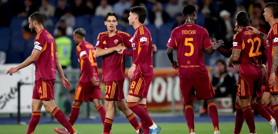 AS Roma players celebrating a goal during match