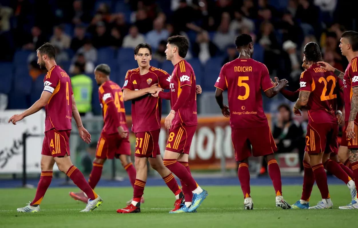 AS Roma players celebrating a goal during match
