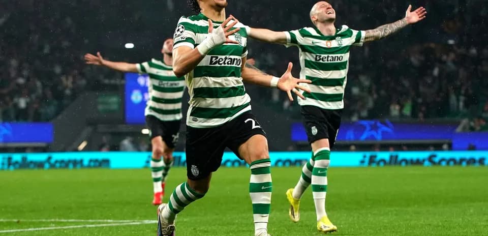 Sporting CP players celebrating a goal