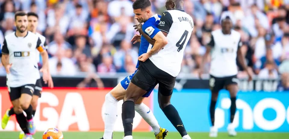 Player tackling during Athletic Club vs Valencia match